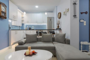 Wonderful Renovated Apartment With Private Patio